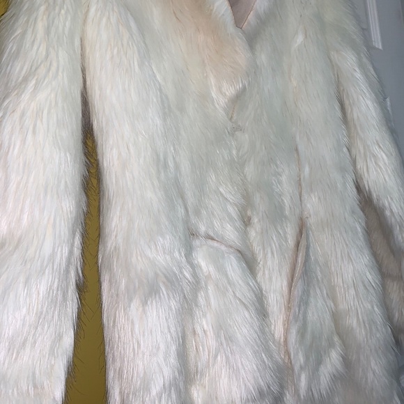 White fur stylish coat - Picture 2 of 3